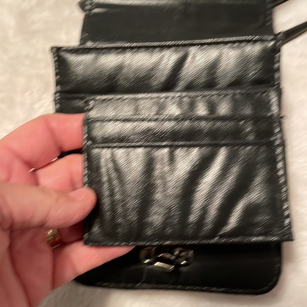 Black vegan leather cross body bag - Picture 9 of 16